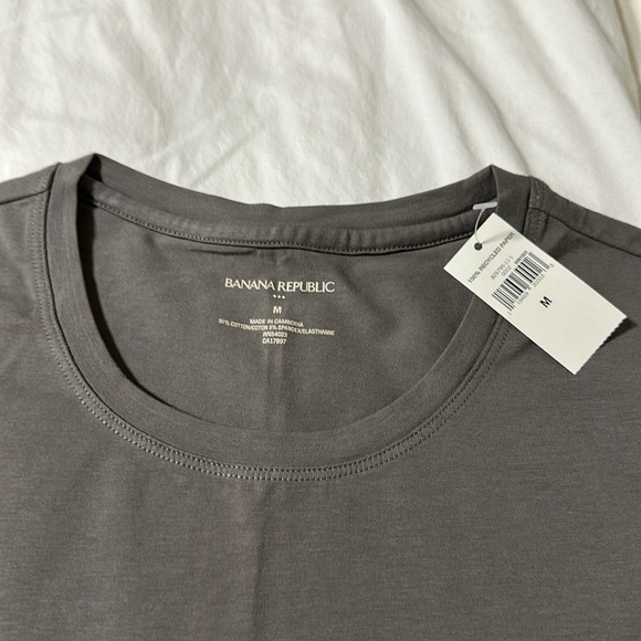 Banana Republic TShirt - Picture 2 of 4
